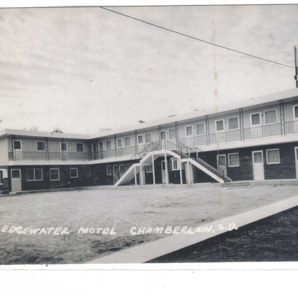RPPC-Edgewater Motel-Chamberlain,South Dakota 6627 - Picture 1 of 1